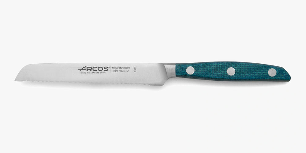 Faca de tomate azul de 130 mm da marca Arcos, da série Brooklyn