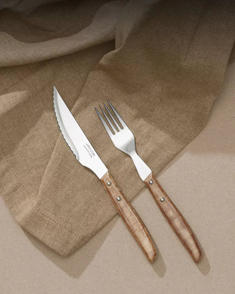 Cubertería ARCOS para preparar la mesa