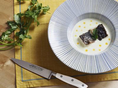 Bacalao confitado con emulsión de pil-pil y crujiente de su piel