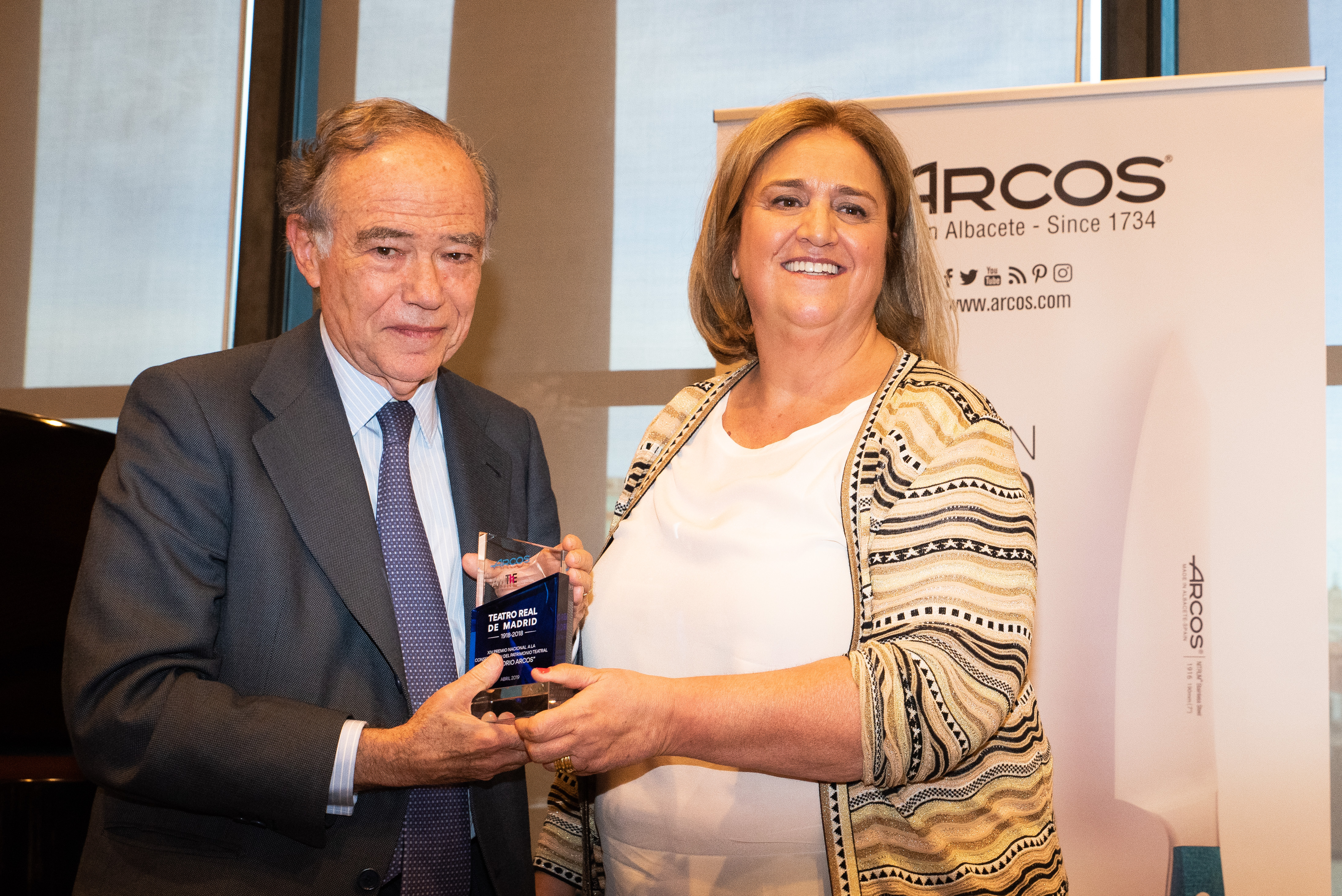 El Teatro Real de Madrid recibe el premio Gregorio Arcos de Amithe